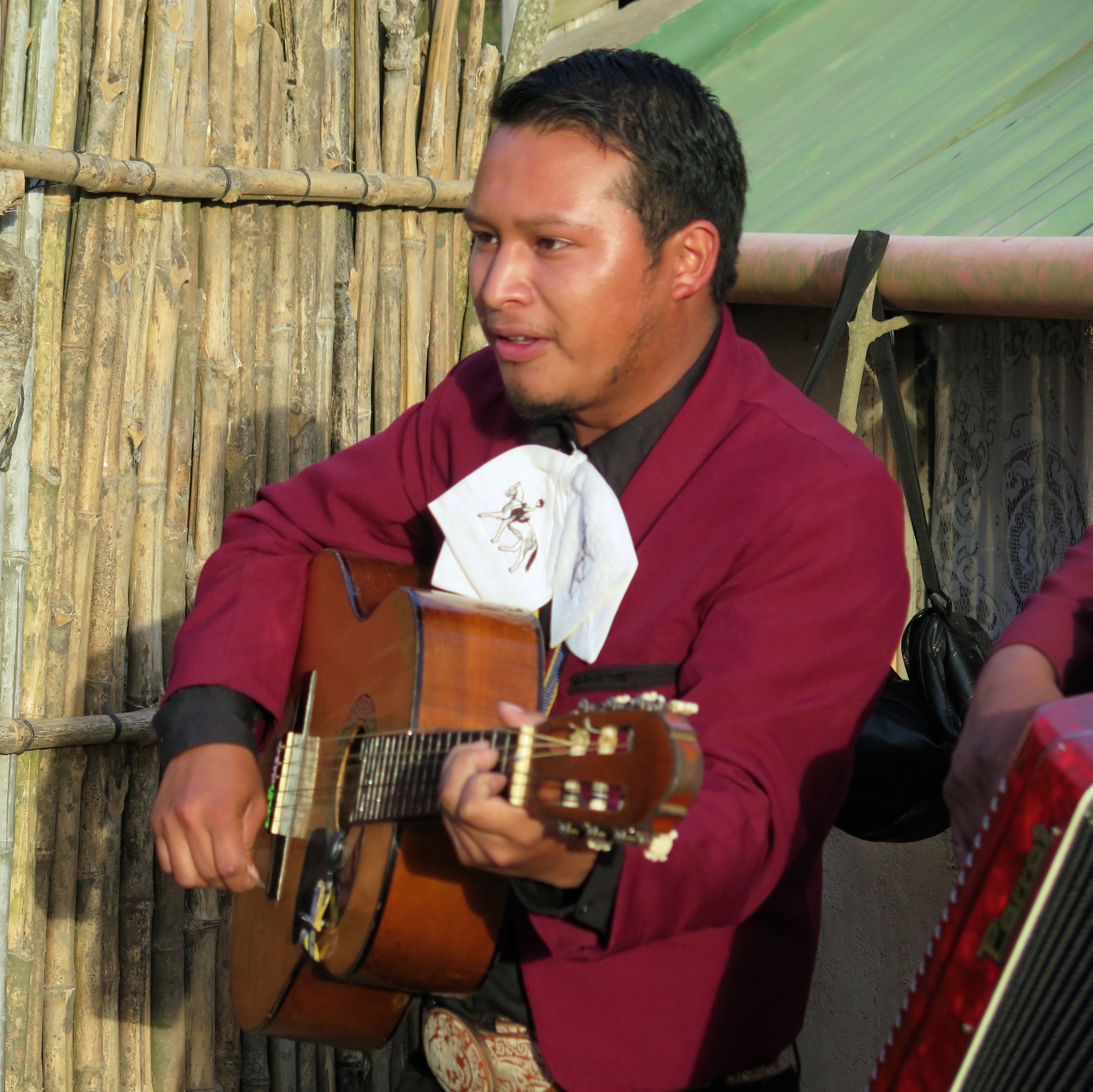 Los Lucero Guitar play mariachi o muerte 2015